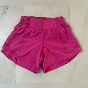 Lululemon- Sonic Pink Hotty Hot Low Rise lined 4”